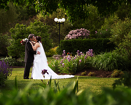 wedding-couple-mariage-jardins-auberge-gallant