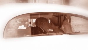 Petit baiser dans la voiture