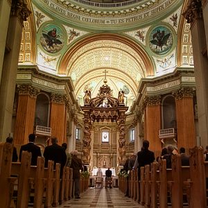 Une vue de la Basilique Marie Reine du Monde